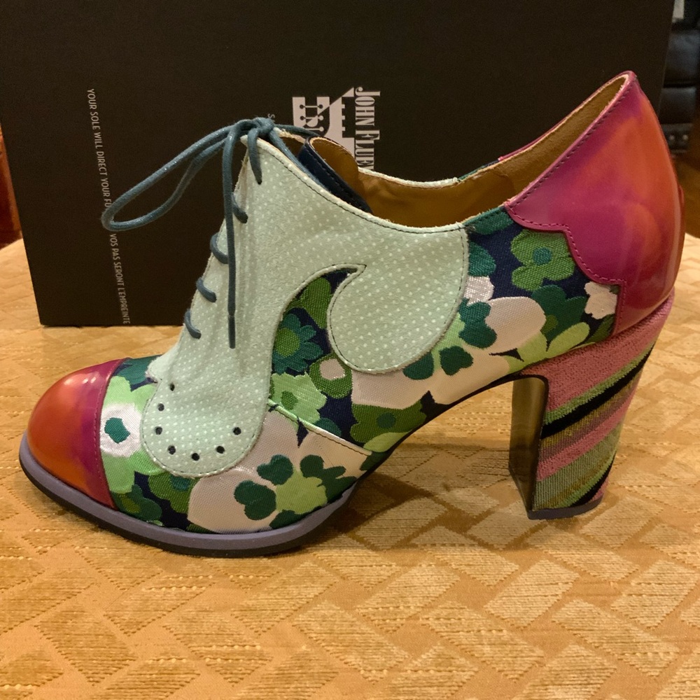 JOHN FLUEVOG FLORAL LACE-UP HEEL